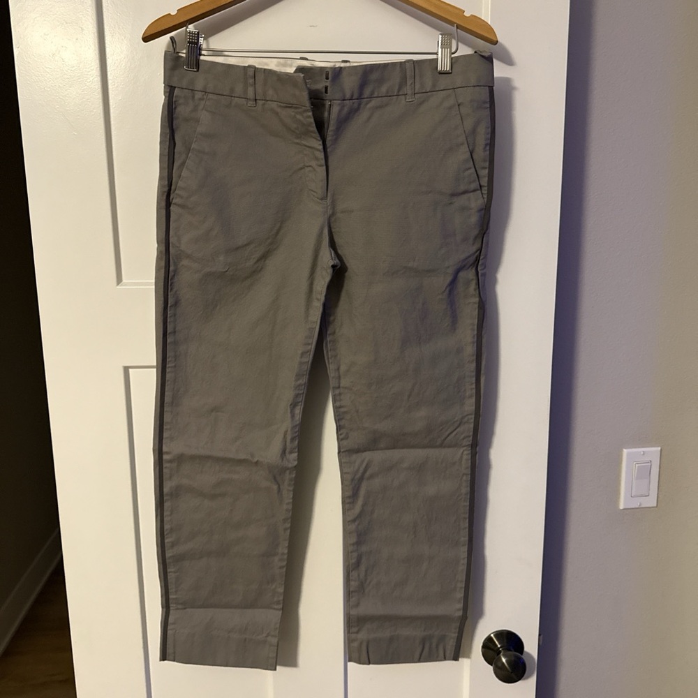 GAP Women's Gray Capris